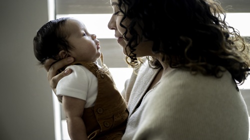 Mum And Baby Istock 2158334300 (1) Lisa5201